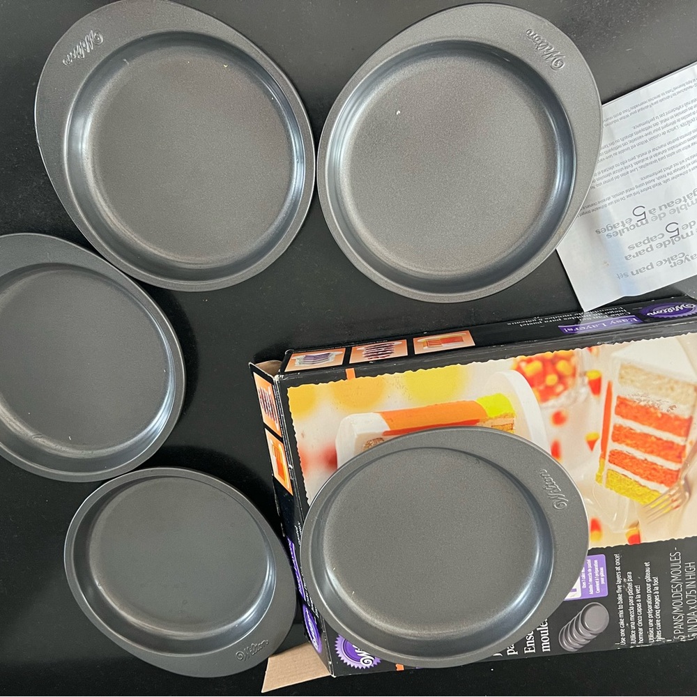 Wilton easy layers cake pans - Picture 3 of 4
